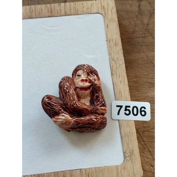 Vintage Monkey Figurine Brooch Pin Resin Handcrafted Collectible - Picture 2 of 7